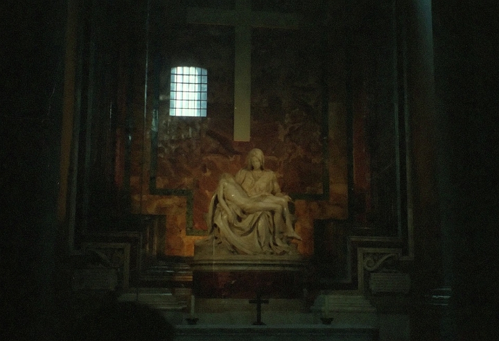 10 St Peter's Basillica - Pieta.jpg
